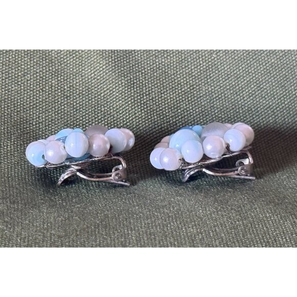 Vintage Blue White Beaded Cluster Design Clip-On Earrings - Picture 3 of 9